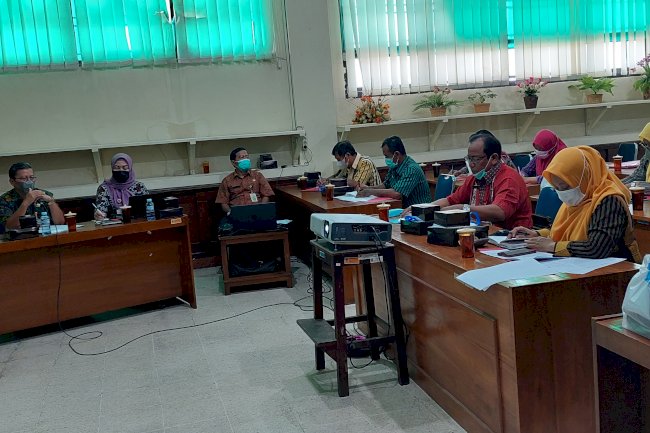 26 Camat Terima Secara Simbolis Bantuan Keuangan Bersifat Khusus Yang Bersumber Dari APBD Perubahan Tahun 2021
