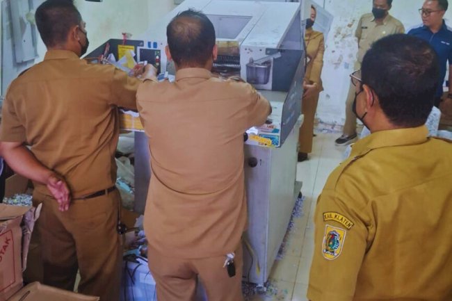 BPKPAD melalui Bidang Aset Daerah menghadiri Pemusnahan Barang Persediaan Berupa Karcis Retribusi Obyek Wisata