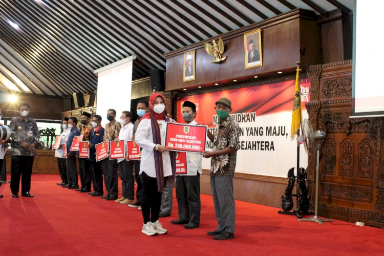 Rapat Koordinasi Dan Penyerahan Simbolis Hibah Uang Tahun 2021