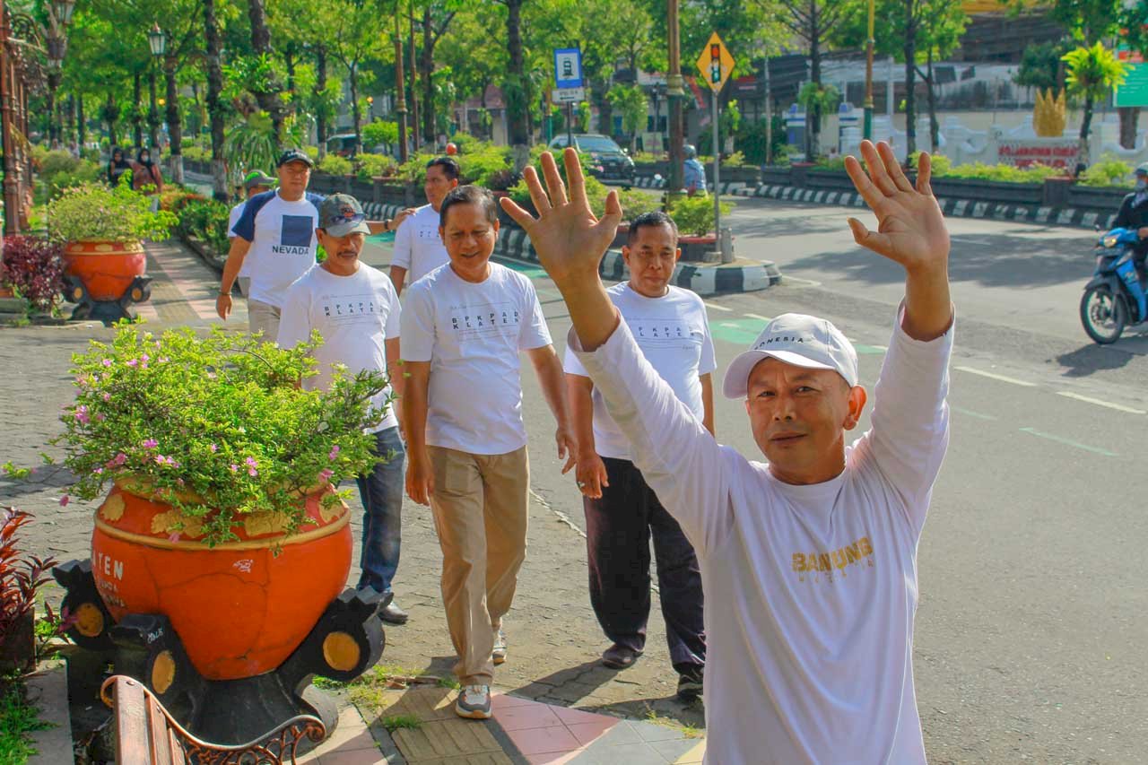 Jalan Sehat Keluarga BPKPAD Kabupaten Klaten Dalam Rangka Memperingati Hari Ibu Ke-96 Tahun 2024