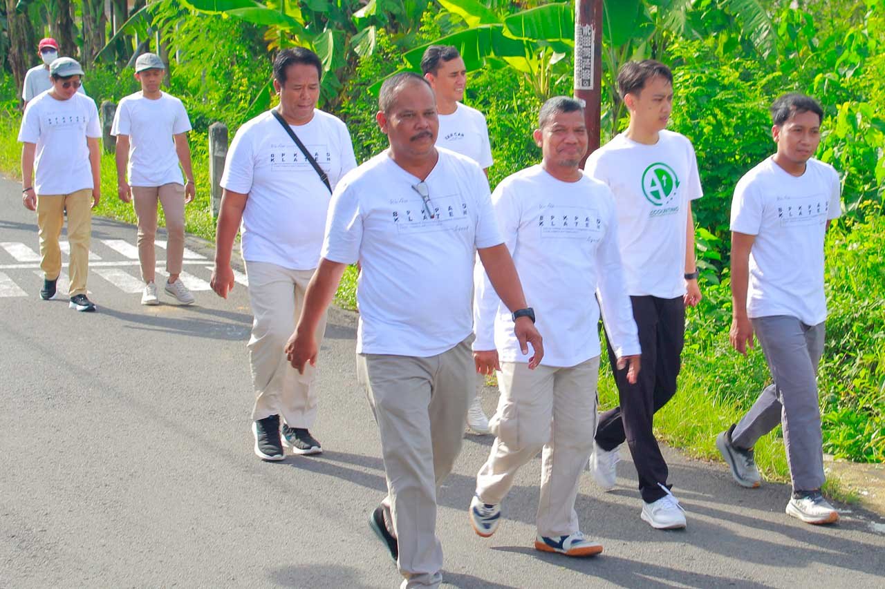 Jalan Sehat Keluarga BPKPAD Kabupaten Klaten Dalam Rangka Memperingati Hari Ibu Ke-96 Tahun 2024