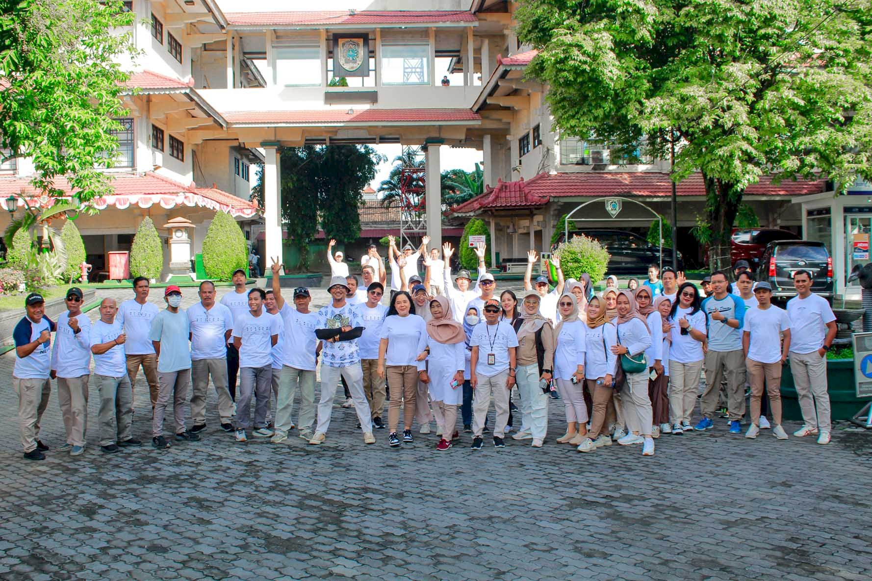 Jalan Sehat Keluarga BPKPAD Kabupaten Klaten Dalam Rangka Memperingati Hari Ibu Ke-96 Tahun 2024