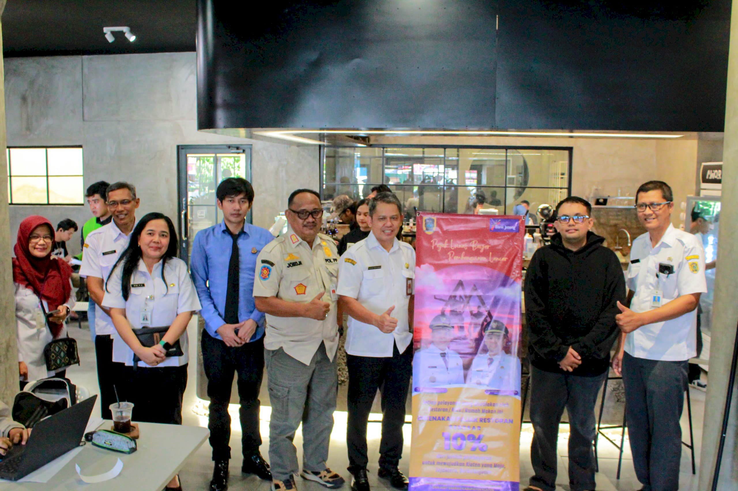 Pemasangan X-Banner Sebagai Wujud Sosialisasi Terkait Pajak Restaurant
