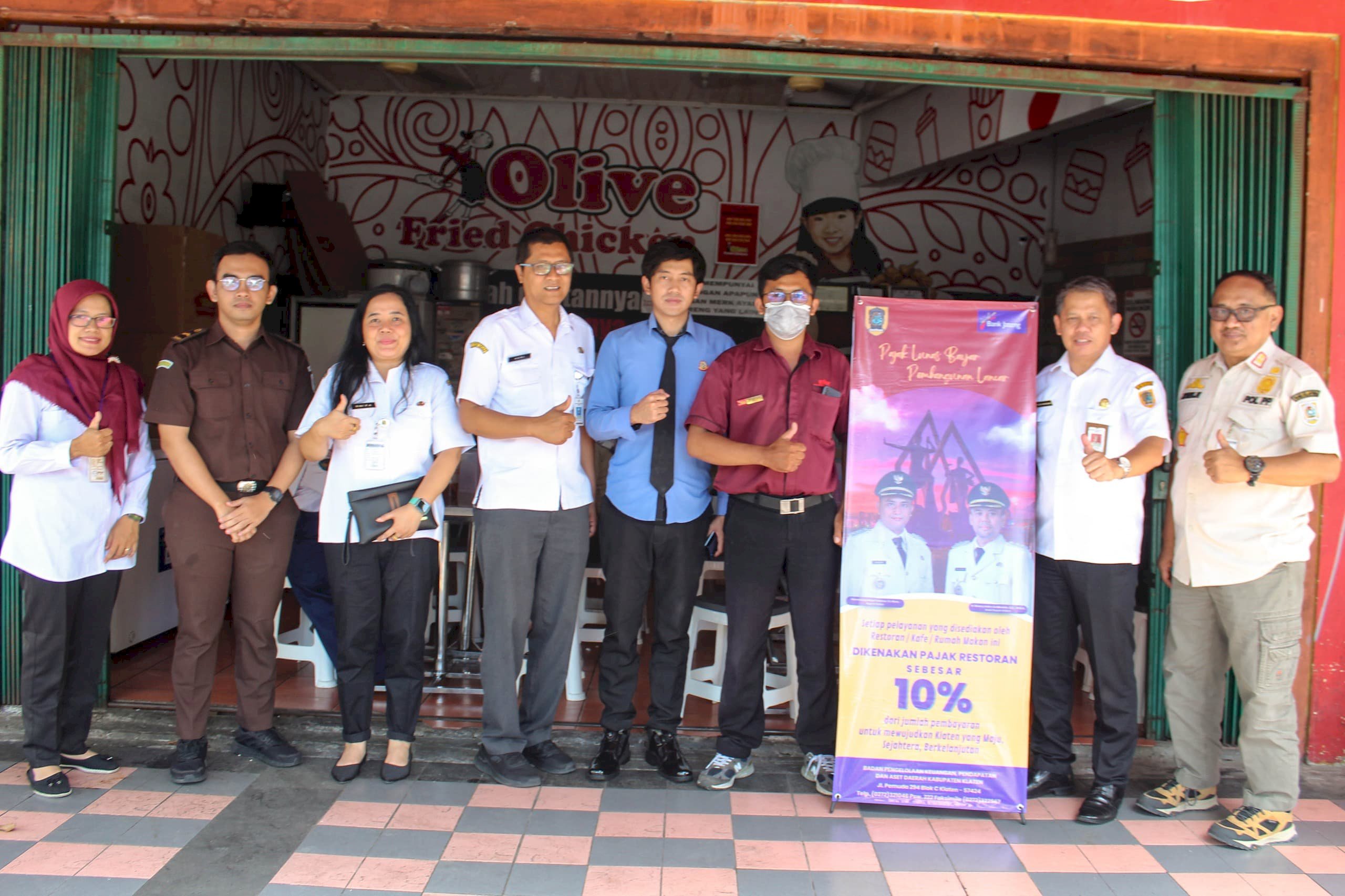 Pemasangan X-Banner Sebagai Wujud Sosialisasi Terkait Pajak Restaurant