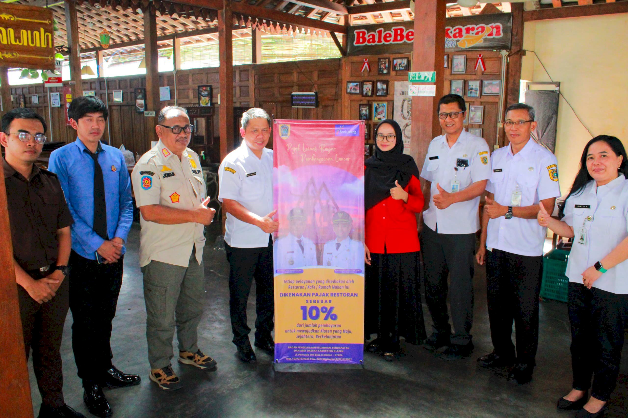 Pemasangan X-Banner Sebagai Wujud Sosialisasi Terkait Pajak Restaurant