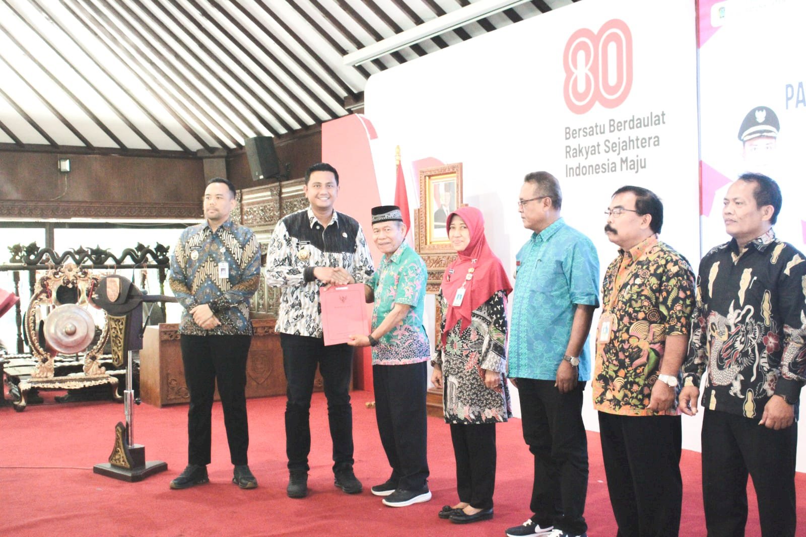 Sosialisasi Dan Penyerahan Pagu Bantuan Keuangan  Yang Bersifat Khusus Kepada Pemerintah Desa