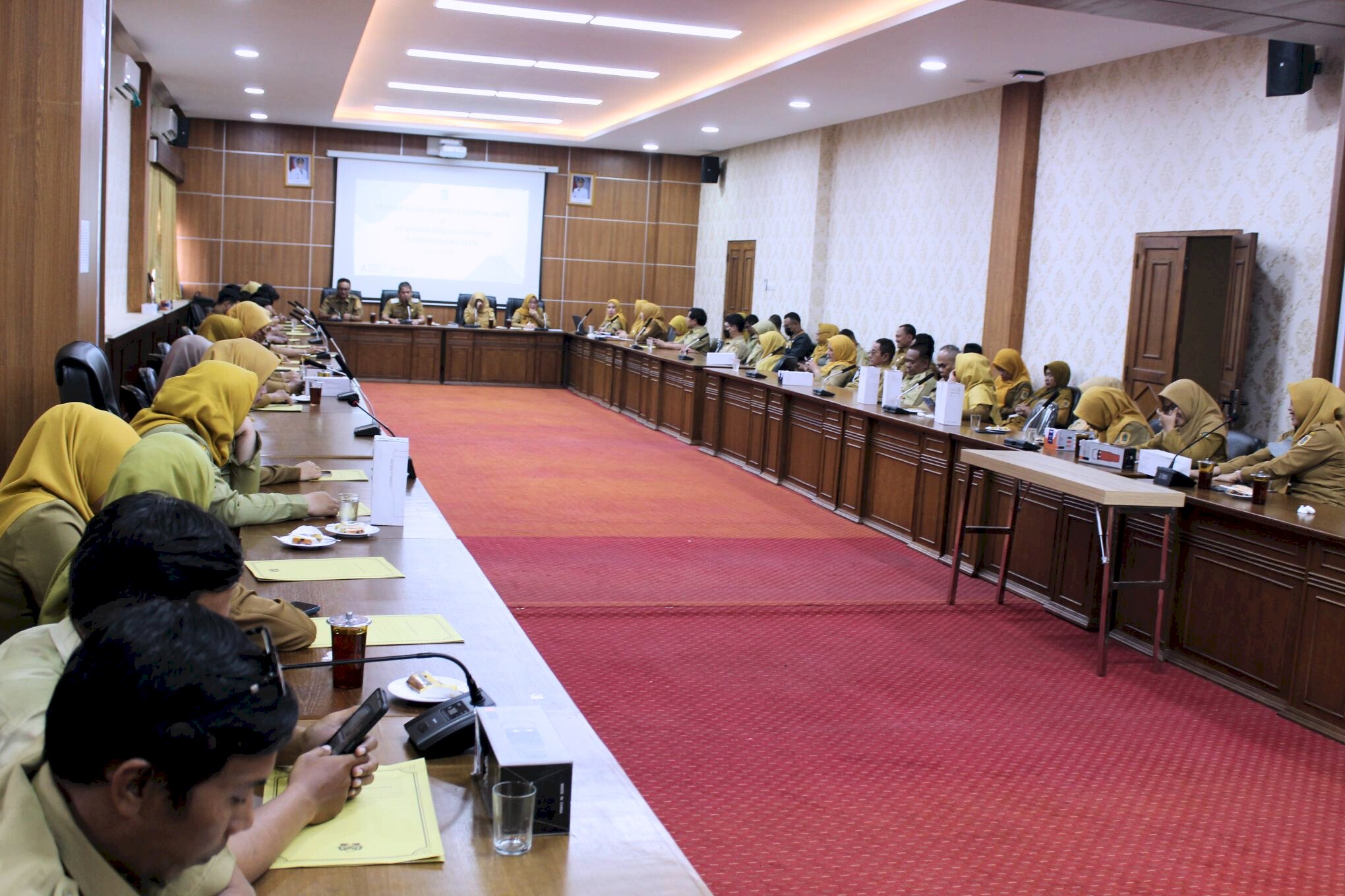 Penyerahan SK PPPK Paruh Waktu dan Rapat Evaluasi Kinerja Perangkat Daerah pada BPKPAD Kabupaten Klaten